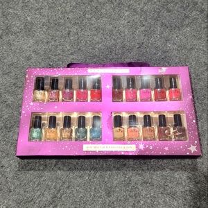 Paris Hilton nail polish set